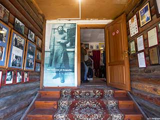 Entrada en la casa museo de Grigori Rasputin en Pokrovskoye, Tobolsk