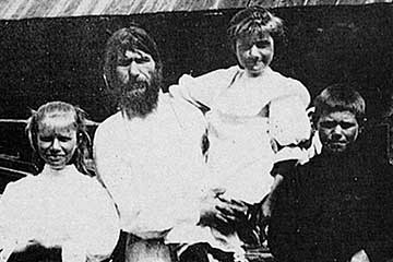 Grigori Rasputin con sus hijos